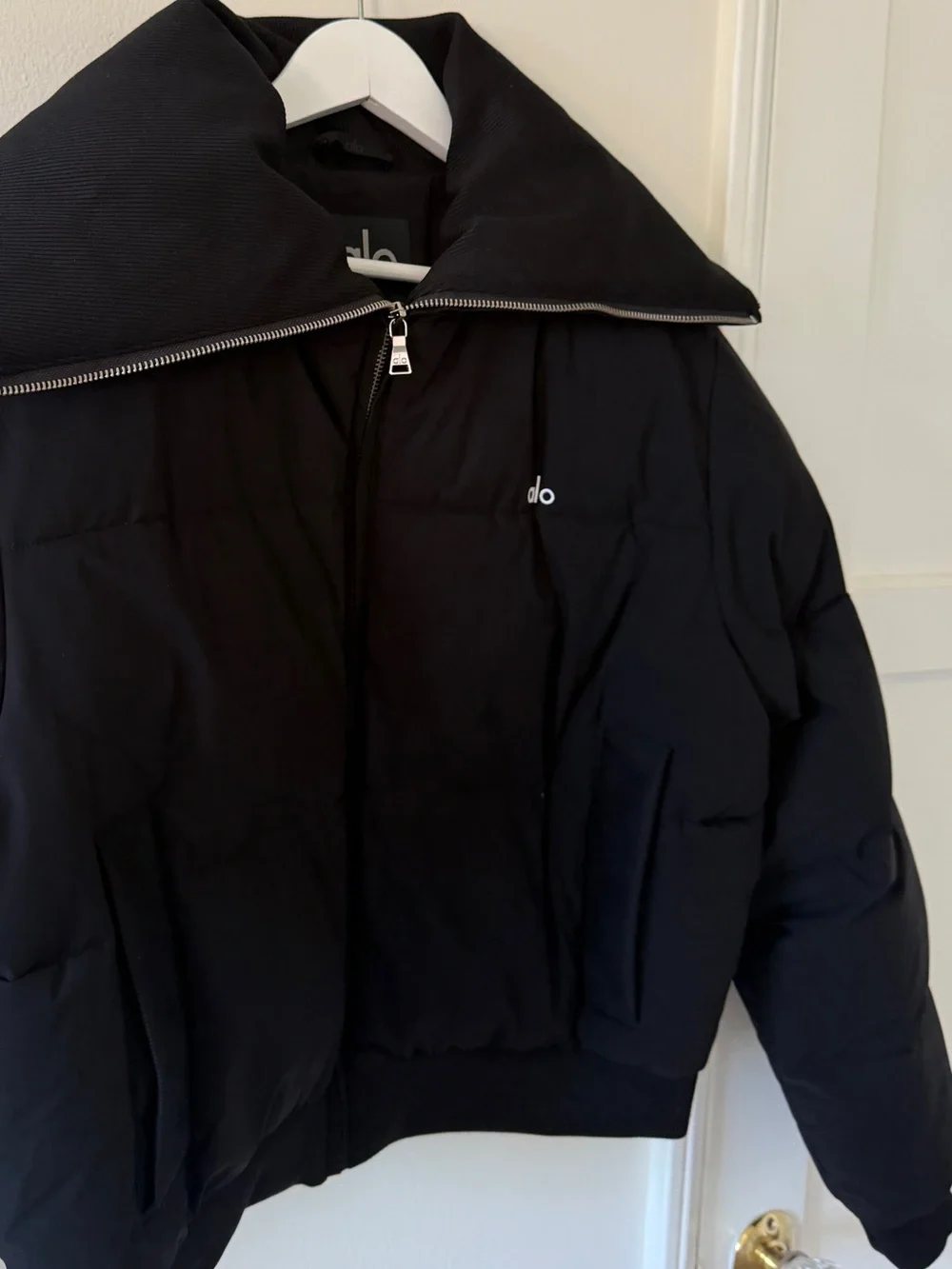 ALO Captivate Puffer in Black - Large